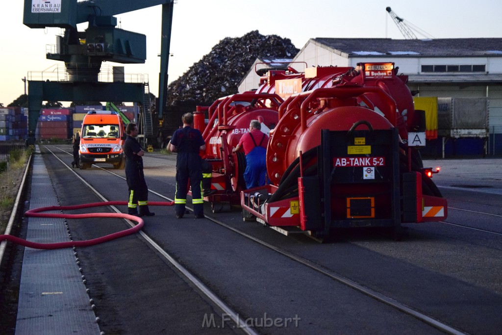 Havarie Wassereinbruch Motorraum beim Schiff Koeln Niehl Niehler Hafen P254.JPG - Miklos Laubert